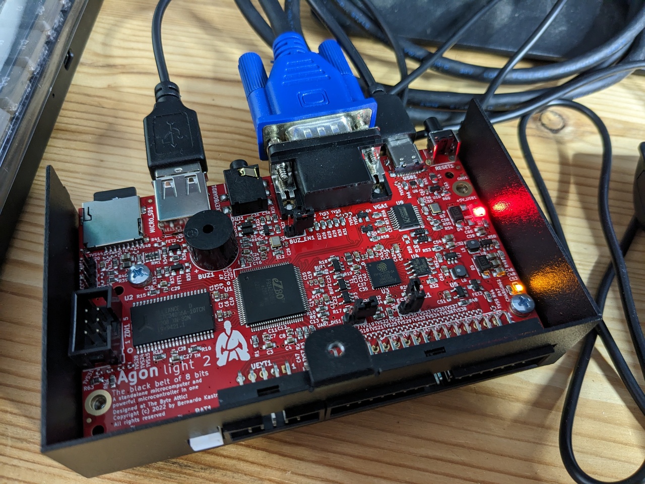 A photo showing the Agon Light 2 board inside the Olimex metal case with VGA, USB keyboard and USB power connected and two LEDs showing the status of the board